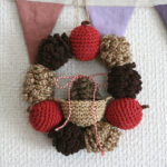 かぎ針編み 松ぼっくりのクリスマスリース