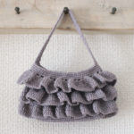 かぎ針編み フリルのミニ・ポーチ