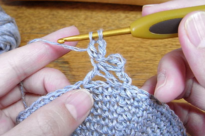 かぎ針編み 麻の葉模様 ⑨⑧で示した位置に針を入れて編みました