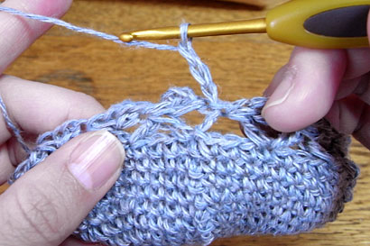 かぎ針編み 麻の葉模様 ⑬2段目（偶数段）は、くさり3目で立ち上がります