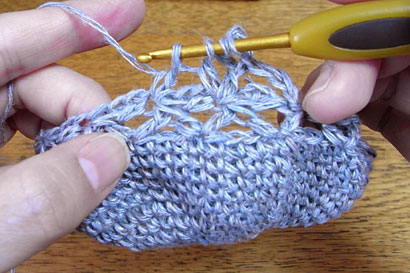 かぎ針編み 麻の葉模様 ⑱もう1目途中まで長編みを編みます