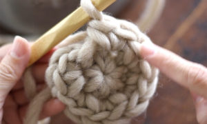 かぎ針編み 「こま編みのわ編み」の編み方