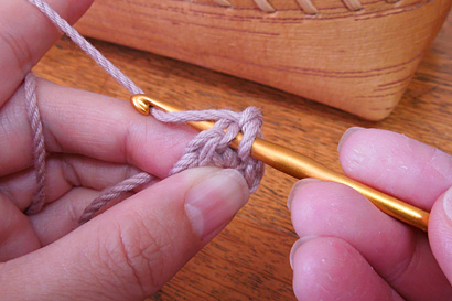 かぎ針編み わ編み [27] 針に糸をかけて引き出します