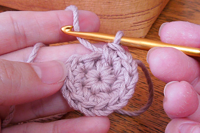 かぎ針編み わ編み [32]同じ要領で12目編みます