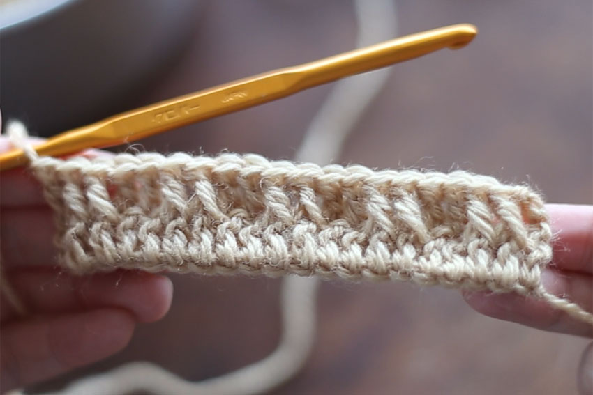 かぎ針編み 2段目を「表引き上げ編み」で編みました