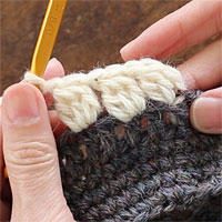 長編み3目の玉編み[7] 3模様編むとこのようになります。