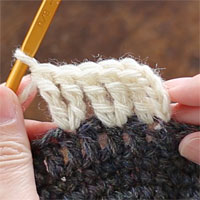 長々編み2目編み入れる[8] 3模様編むとこのようになります。