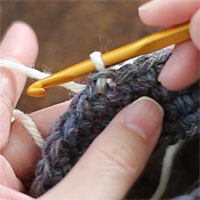 わ編みの段の変わり目で糸をつける