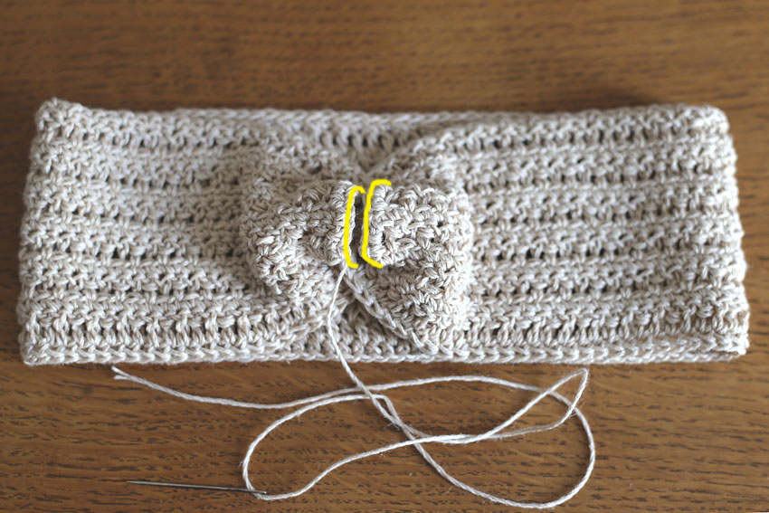 かぎ針編み クロスヘアバンド ⑧次の縫いとめ箇所