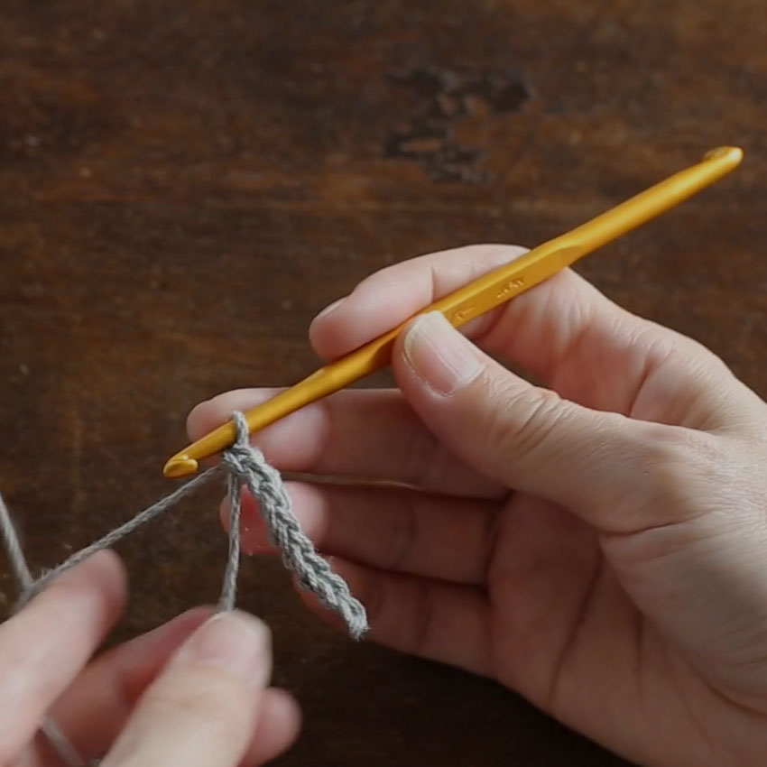 スレッドコードの編み方。かぎ針一本で編める、丈夫で美しい紐（コード）の作り方 - Ronique
