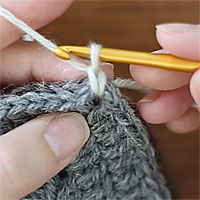 こま編みはぎ[2]立ち上がりのくさりを編む