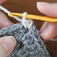 こま編みはぎ[3]くさりを束にすくってこま編み
