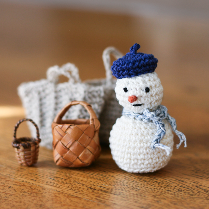 かぎ針編み無料編み図「ベレー帽の雪だるま」