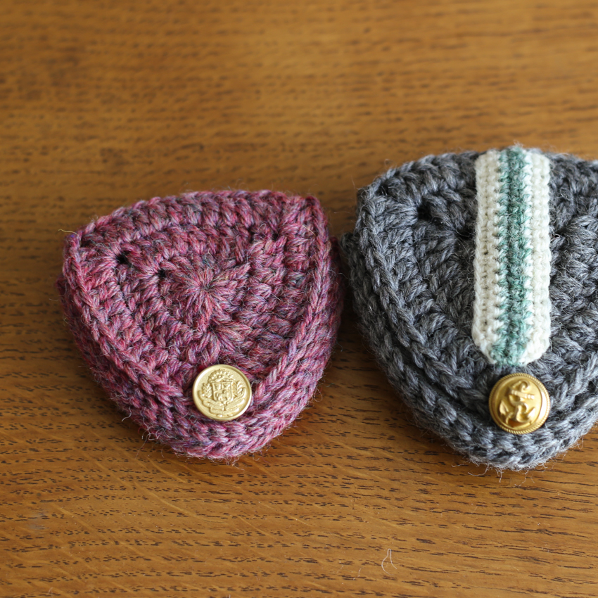 かぎ針編み無料編み図「エンブレムポーチ」