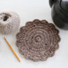 かぎ針編み初心者におすすめの簡単に編める雑貨5選。コースターやポーチなど実用的な作品例