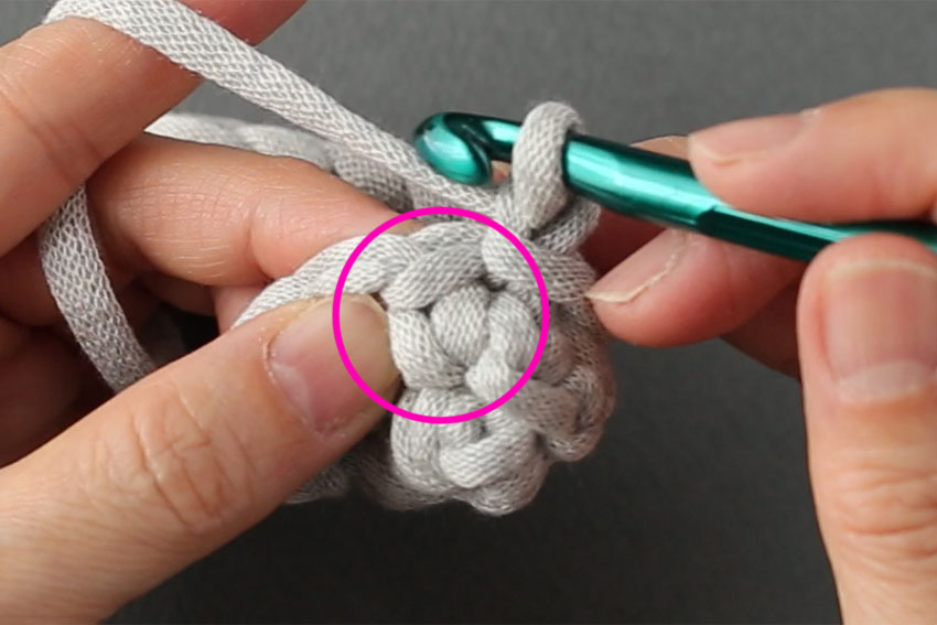 かぎ針編み メリヤスこま編み 前段のこま編みの目