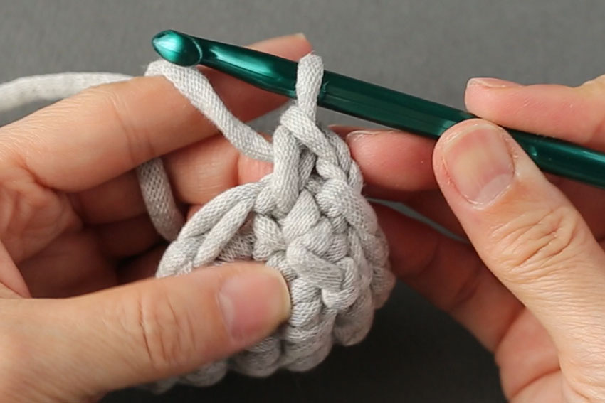 かぎ針編み メリヤスこま編み 1目編めました