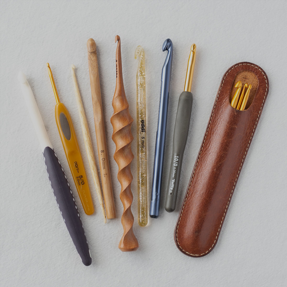 かぎ針編み初心者のための完全ガイド。基本の道具、編み方、無料編み図のまとめ