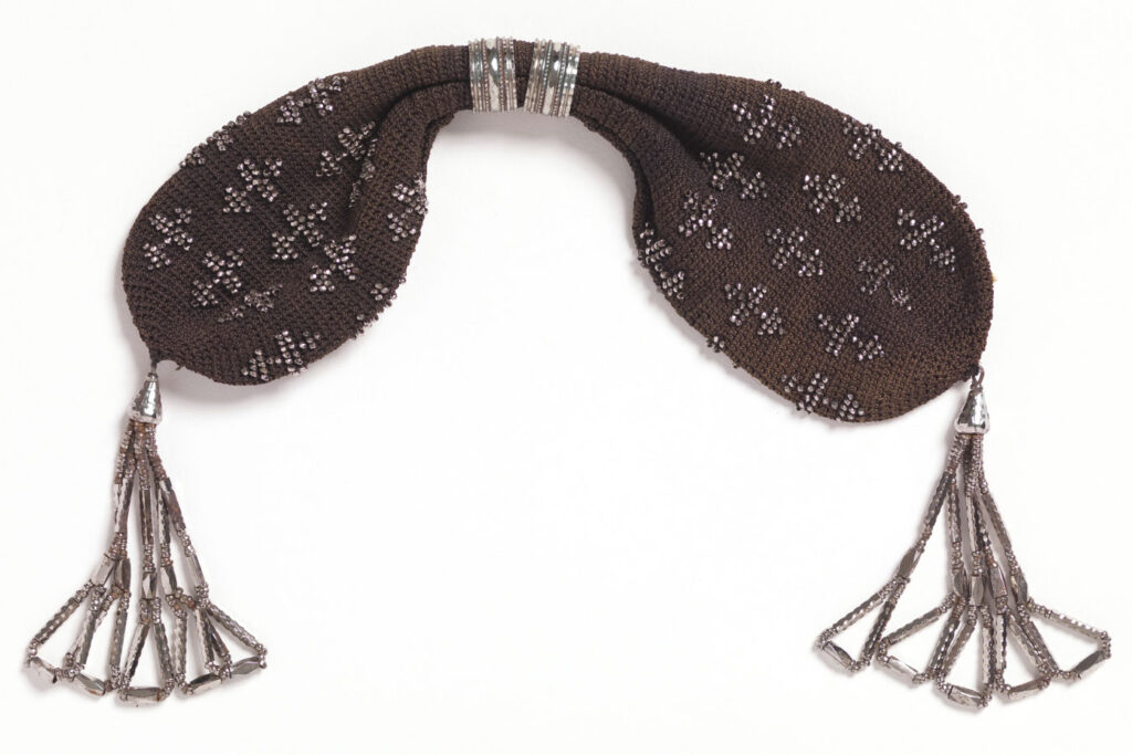 19世紀フランスの、十字架模様を編み込んだ、かぎ針編みのマイザー・パース（小銭入れ）