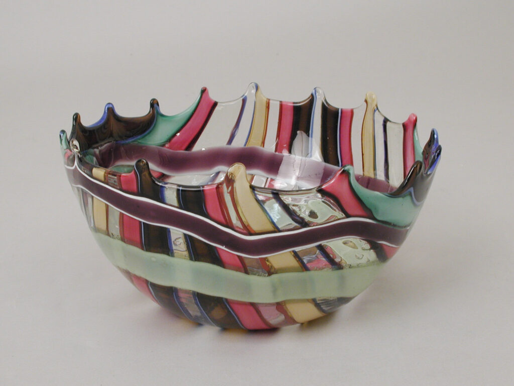 1870年頃のムラーノで作られたガラスのローマ風ボウルの画像。The Metropolitan Museum of Art, Public Domain