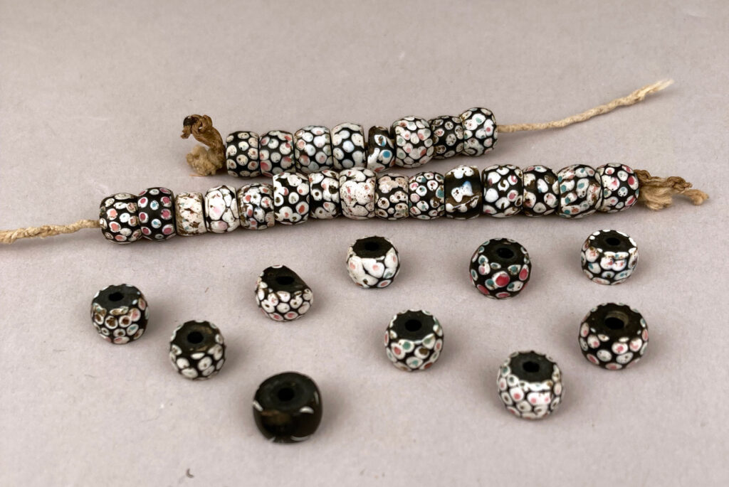 18世紀頃のムラーノのガラスビーズの画像