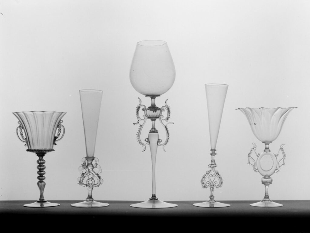 1860～75年頃、ムラーノで制作されたワイングラスの画像。The Metropolitan Museum of Art, Public Domain