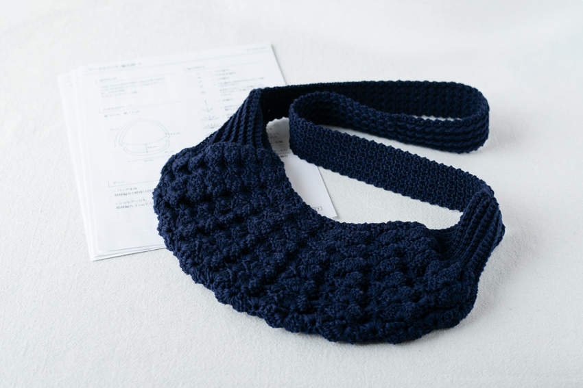 かぎ針編みのボディーバッグ「アークスリング」。編み図作成中。