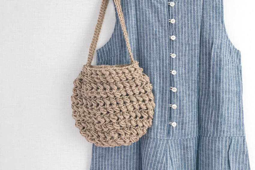 かぎ針編みの麻ひも(ジュート)バッグ