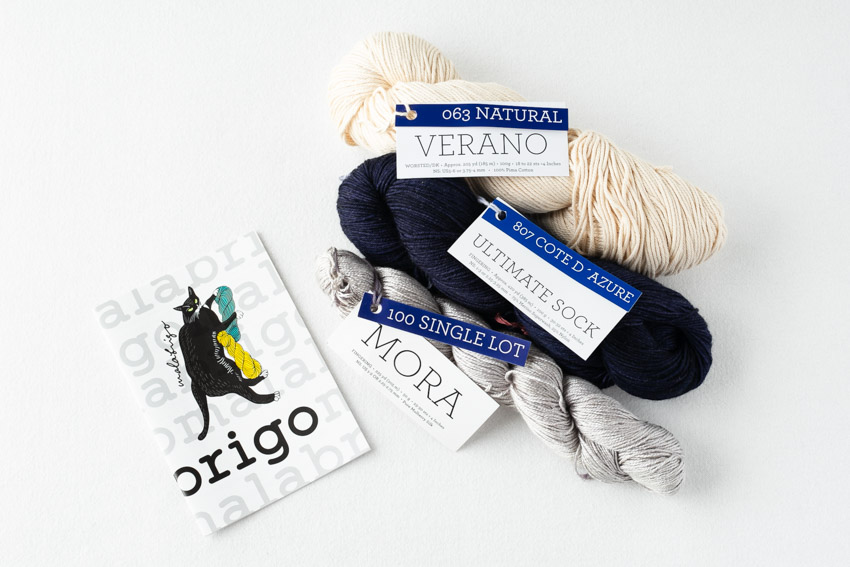マラブリゴの3種類の美しい毛糸（MORA・ULTIMATE SOCK・VERANO）と、黒猫がかわいいパンフレット
